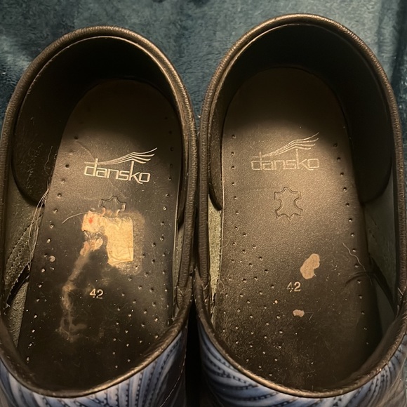 Dansko size 42 clogs in blue swirl pattern - Picture 2 of 4